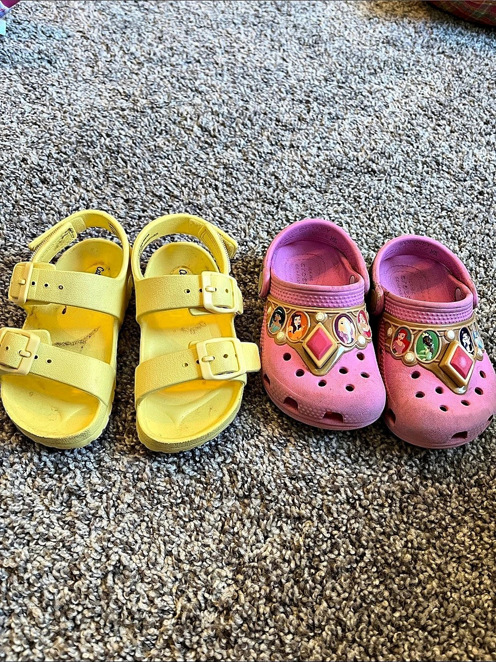 Crocs Toddler Classic Disney Princess Light-Up Clog Clogs Pink & Yellow sandals